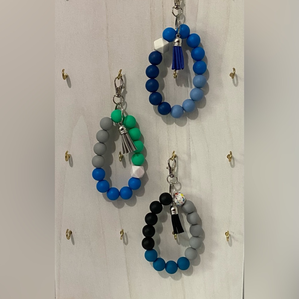 Beaded wristlet keychain with 15mm silicone beads assorted colors.